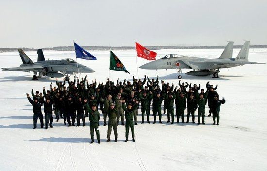 Tháng 7 năm 2013, Mỹ-Nhật tổ chức diễn tập liên hợp máy bay chiến đấu tại Hokkaido, cùng thời điểm với cuộc diễn tập trên biển liên hợp của Nga-Trung
